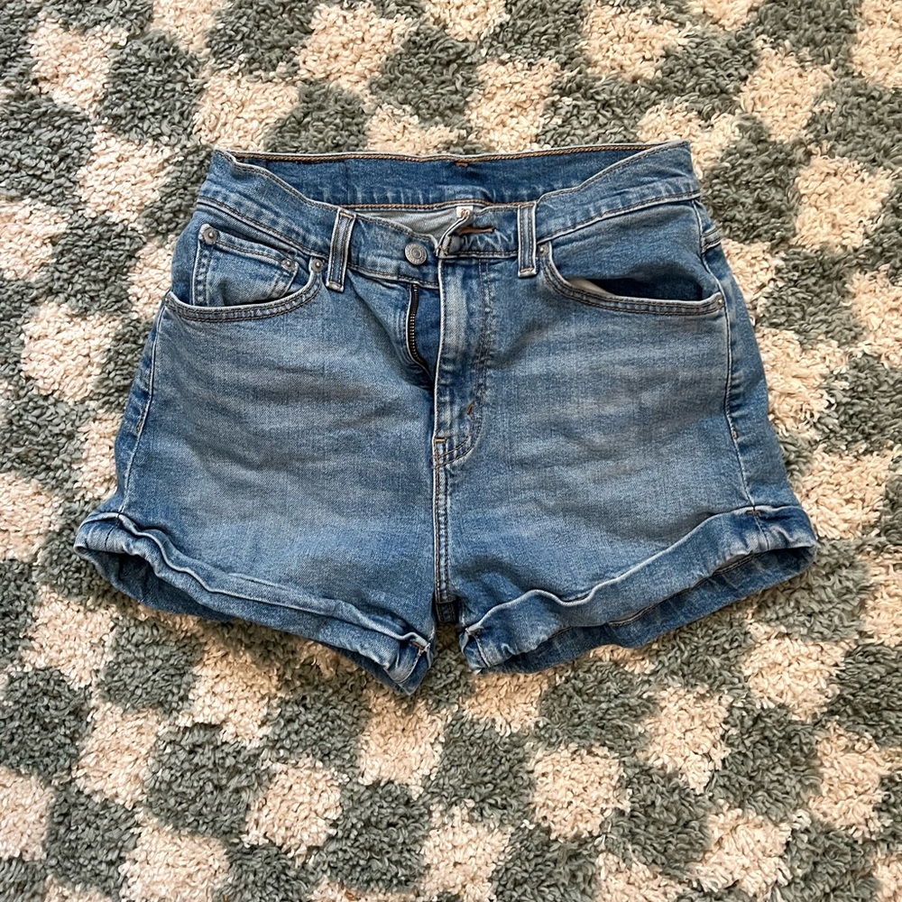 Levi’s high waisted shorts size 29
